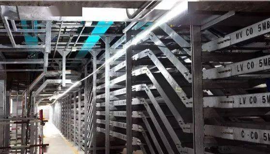 1,测量定位:电缆桥架选型设计:强,弱电线路应分槽敷设