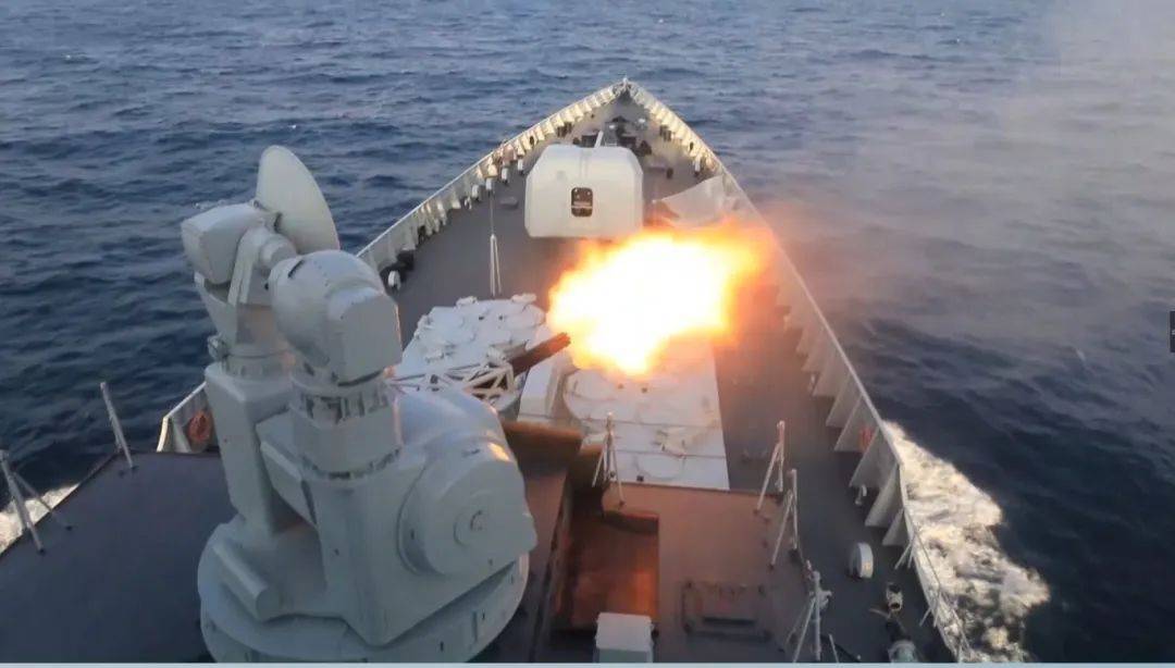 昼夜不停海口舰开展实战化训练