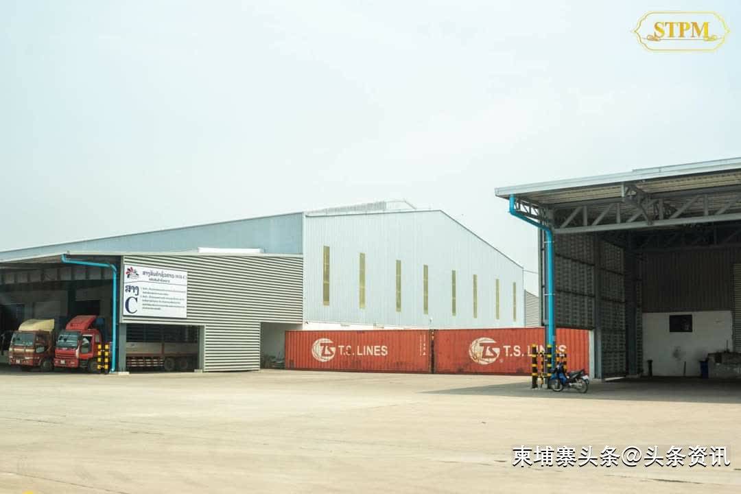 陆港位于老挝万象,即是塔纳楞陆港国际货运检查站和老挝万象物流园区