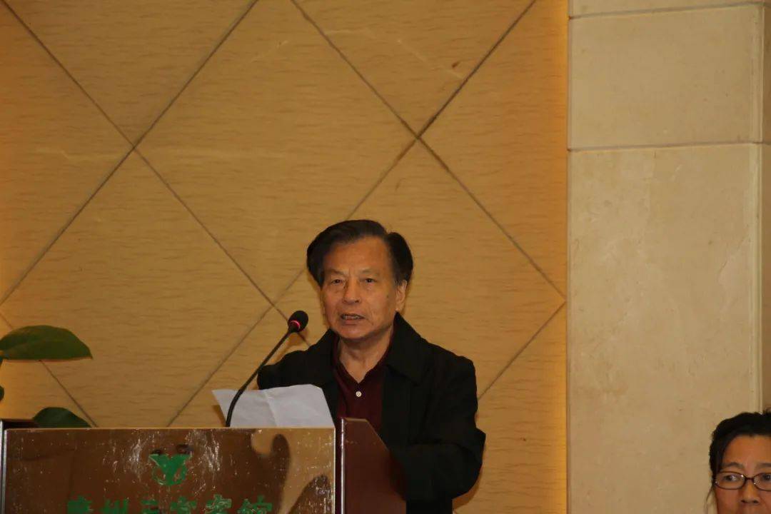 张汉松社长发表了热情洋溢的讲话,他回顾了2023年诗社在队伍建设,诗词