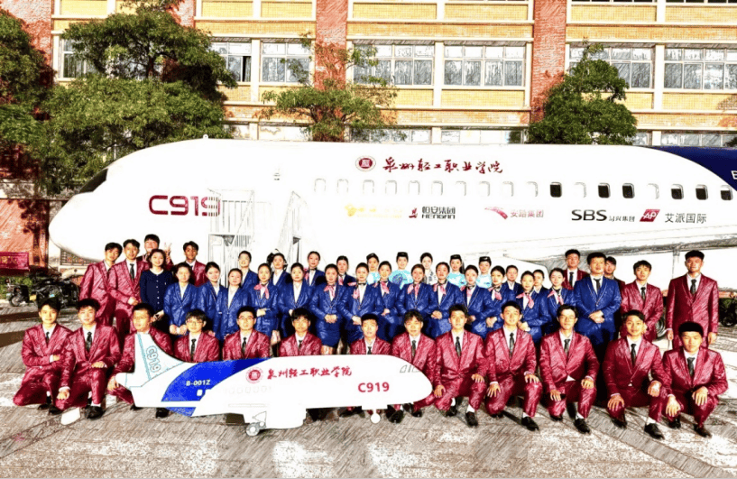 2024升学季专业介绍空中乘务微笑与儒雅的化身