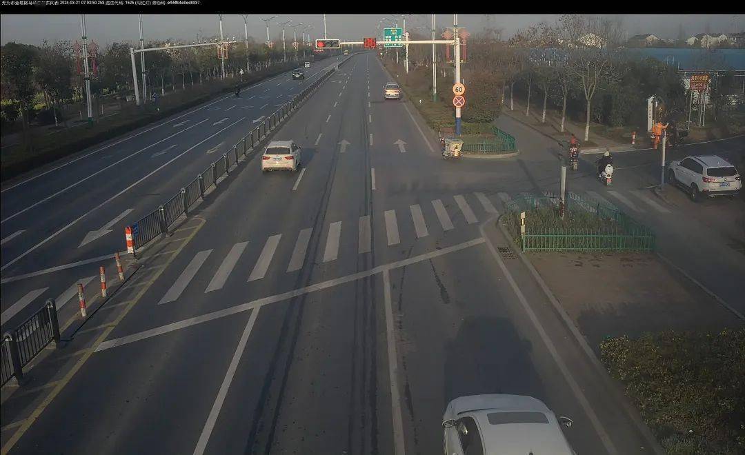 曝光无为这些车辆任性闯红灯