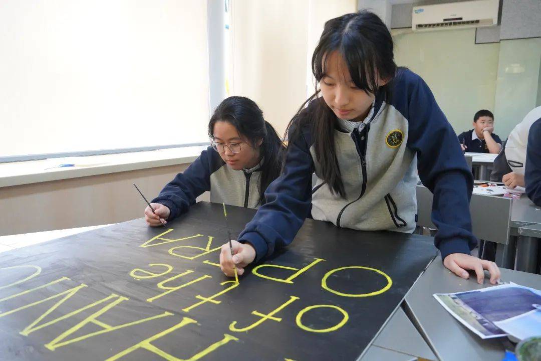 上海市五爱中学校服图片