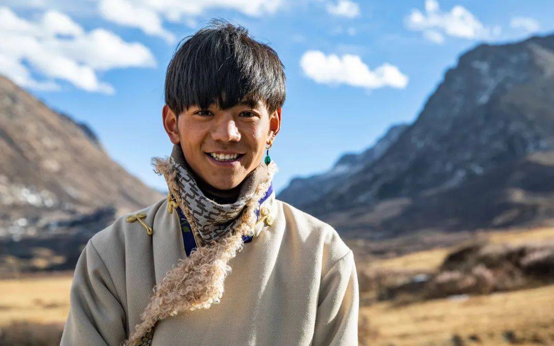 走进公众视野时,位于四川甘孜州的理塘县瞬间从宁静之地变为网络焦点