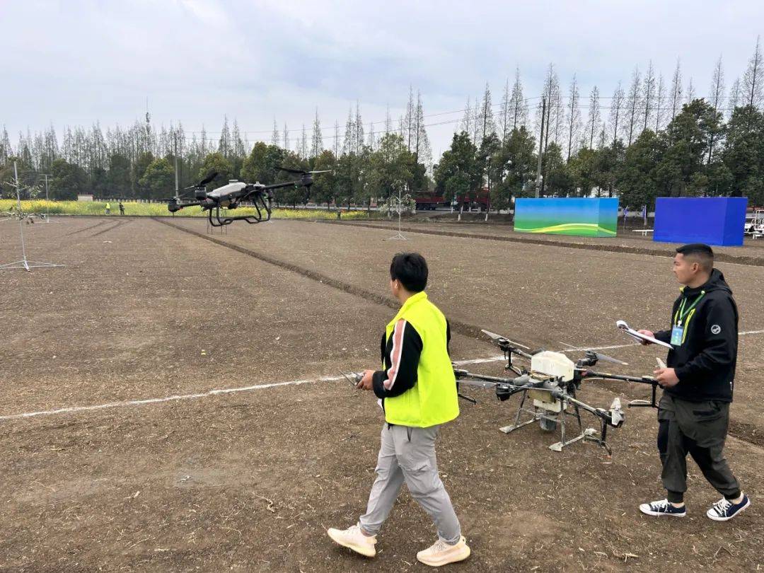 【one话题】30支队伍一决高下!广汉这场无人机竞赛"助飞"乡村振兴!_植