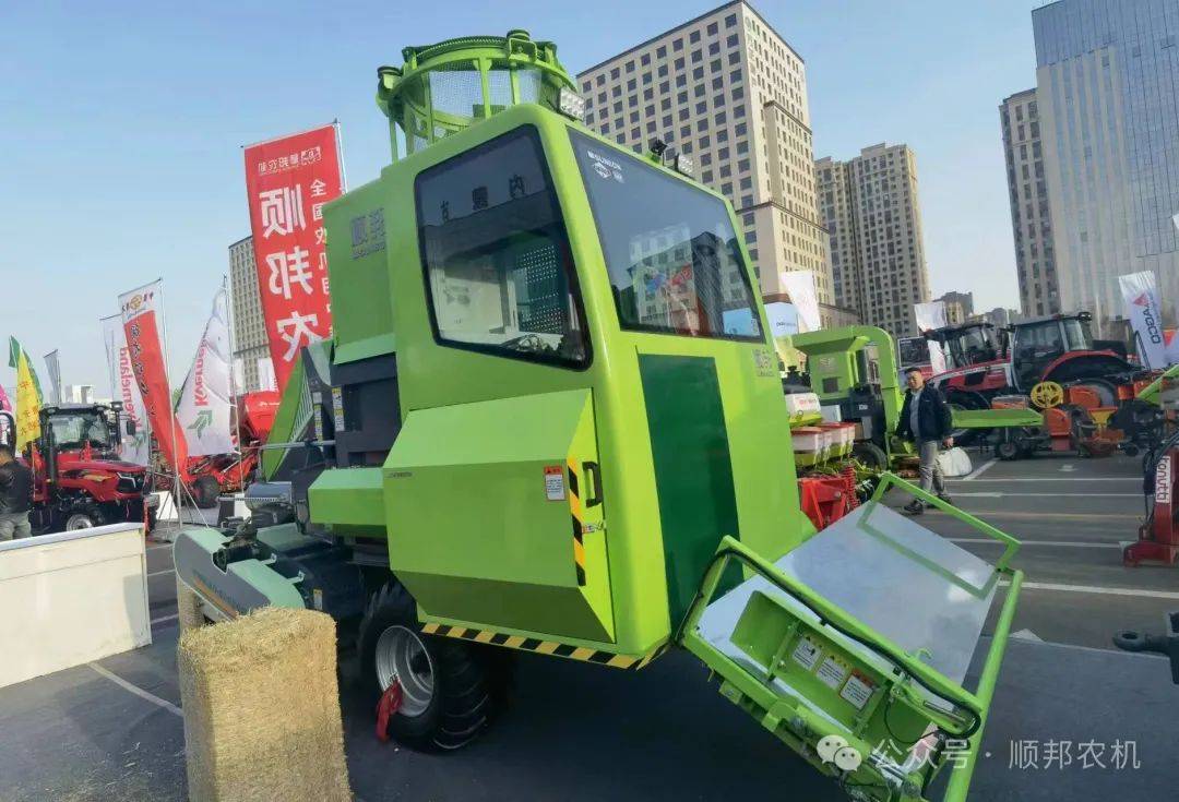 万众期待丨顺邦第十二代秸秆饲料打捆机亮相内蒙古农机展