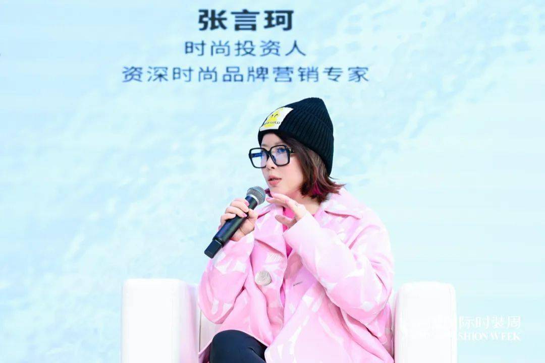作为时尚投资人,资深品牌营销专家,张言珂是中国国际时装周的老朋友