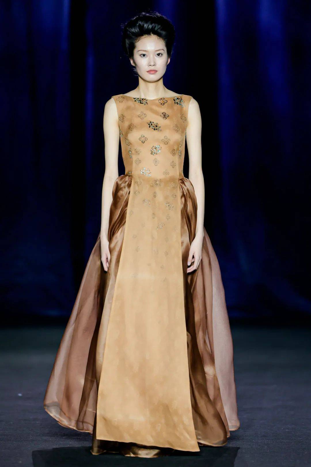 衣者天地形李薇高级时装发布会举办