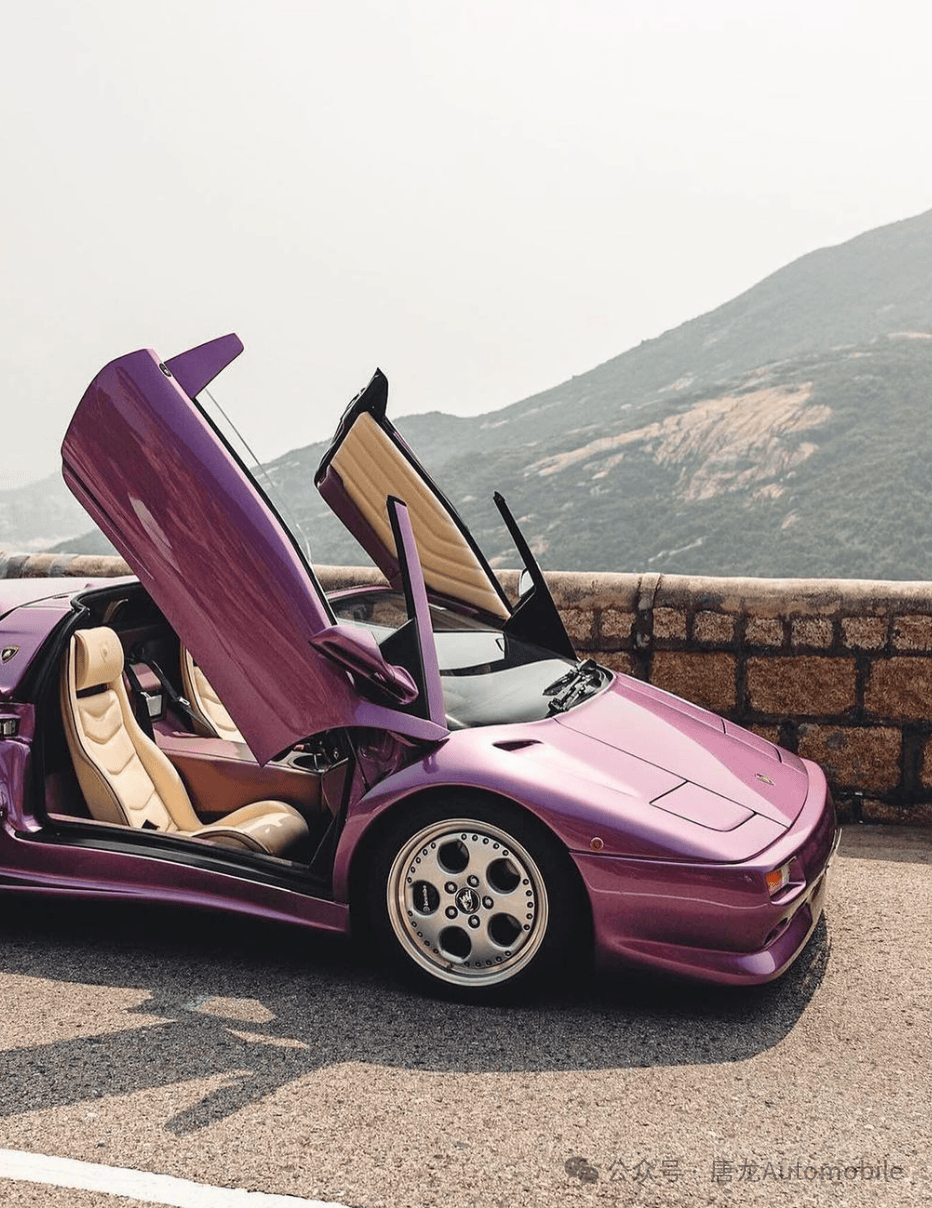 无需标题,只是一辆可爱的兰博基尼diablo vt roadster.