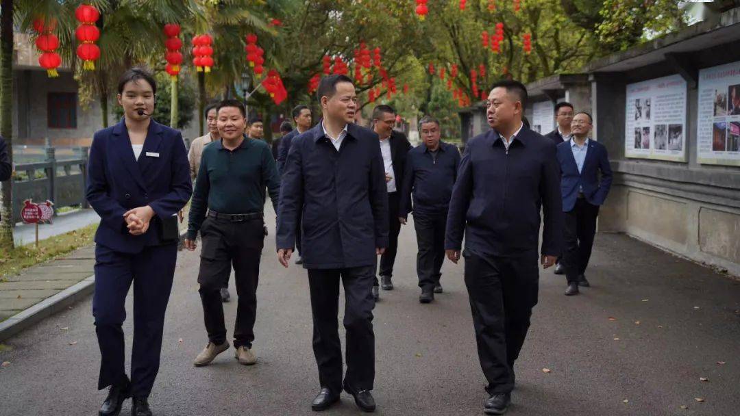 微洪江丨尹培国一行赴洪江市调研产业发展