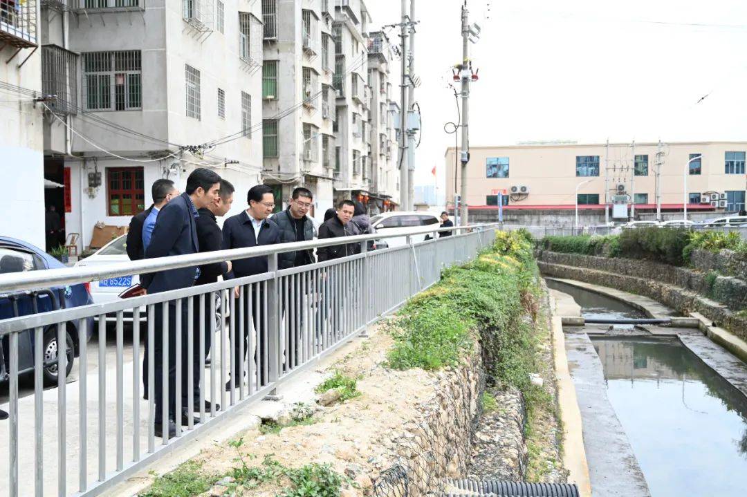 城厢区委书记带队开展河长日活动