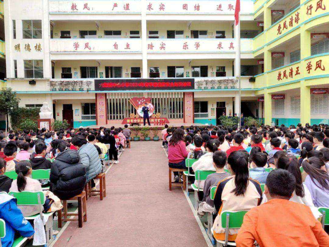 示范教学疏散逃生贵港全市中小学校集中开展疏散逃生大演练