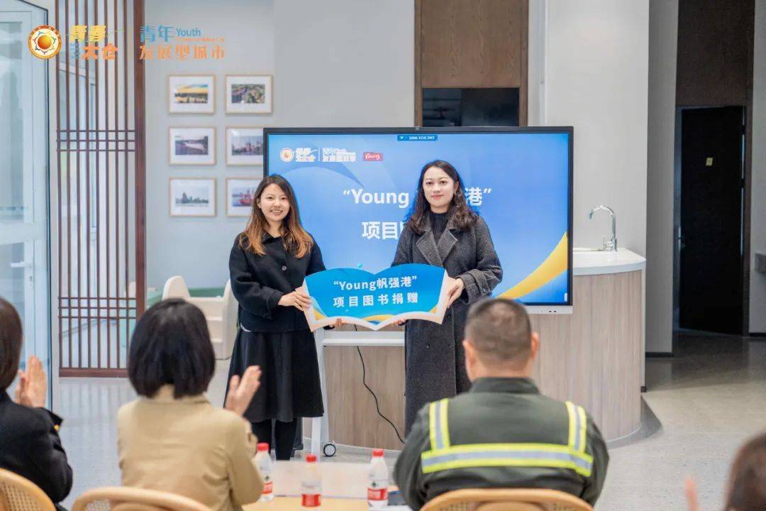 团市委书记汪倩倩,港区组织人事局局长徐晓华,团市委副书记尹彦青