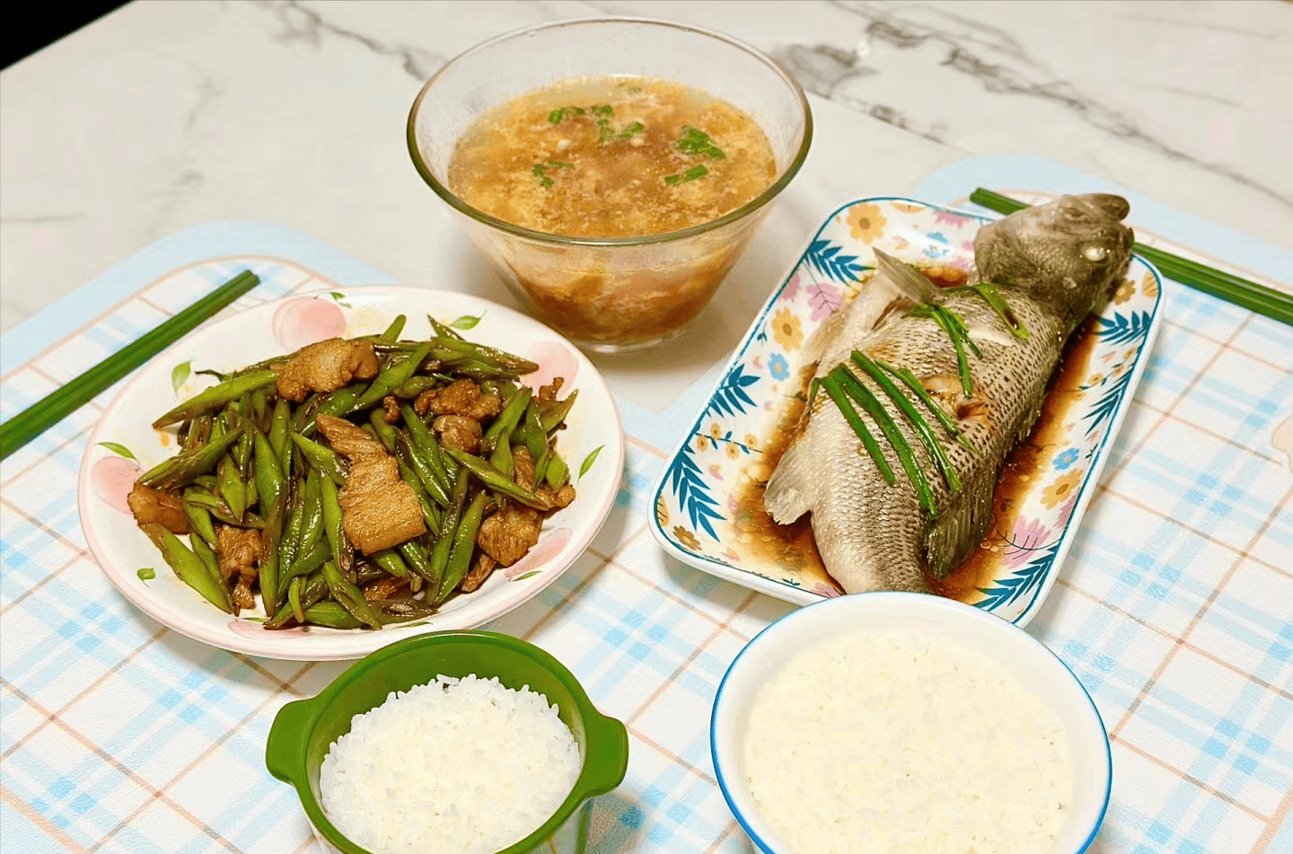 江西单亲妈妈晒极简晚餐走红朋友圈网友好想去蹭饭