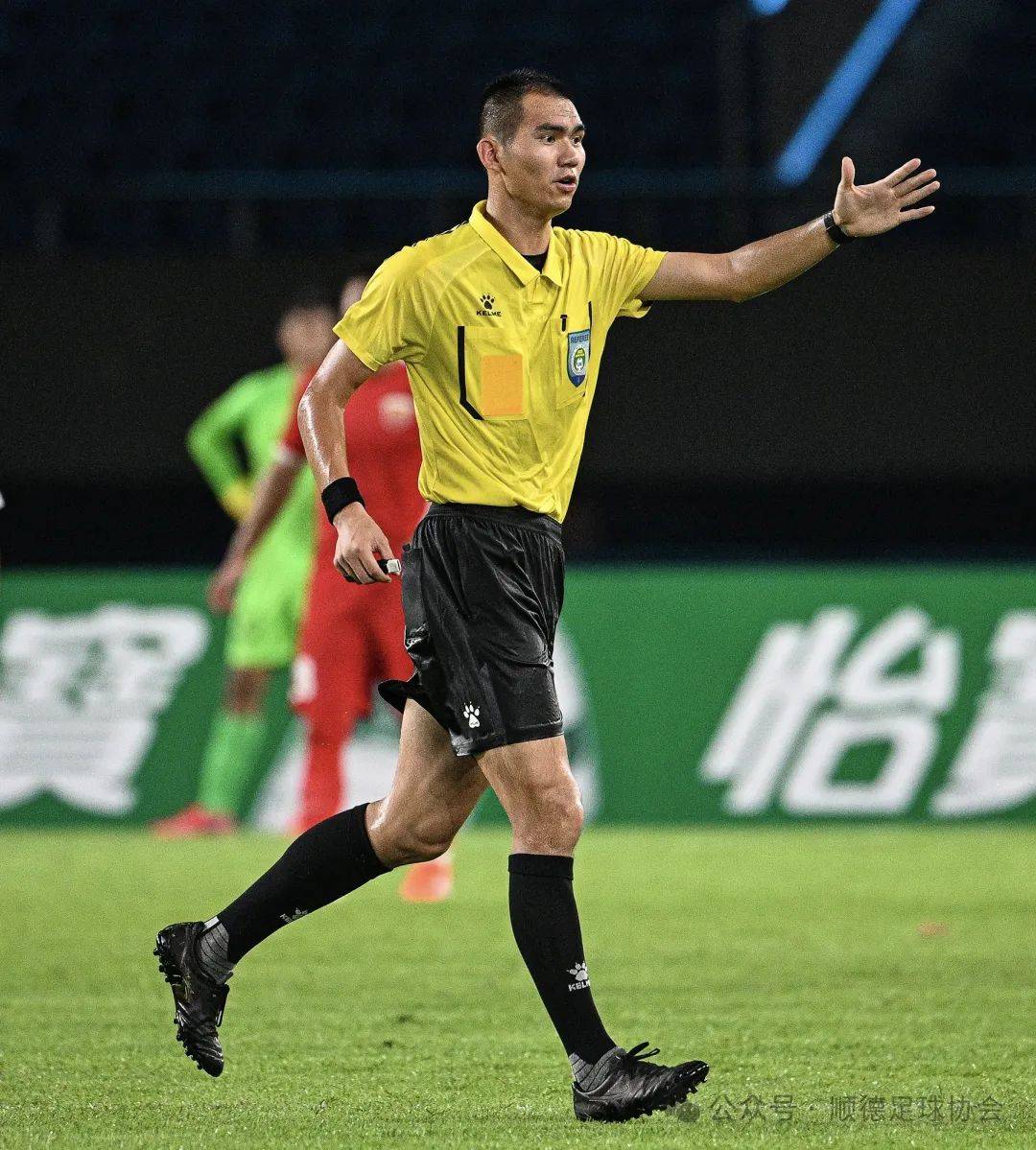 顺德足协黄宝胜晋升国家级裁判员 执法中乙联赛_工作_足球_赛事