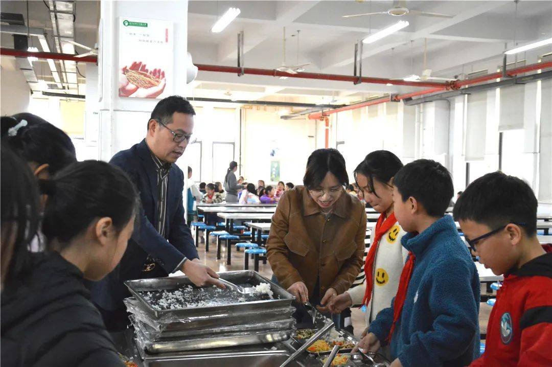 锡山实验小学食堂图片