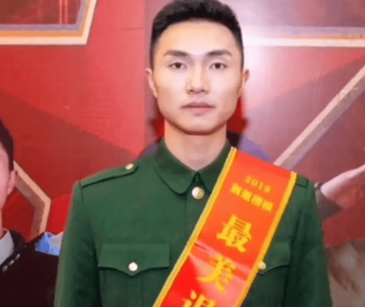 退役武警抓了一小偷,看到小偷的脸后,惊得松了手,小偷