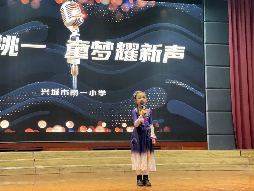 培养自信心和应变能力,同时也为发掘和培养南一优秀的学生主持人才