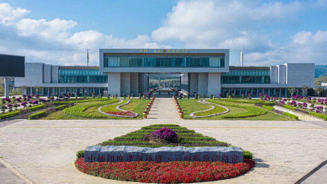 临沧耿马驻守在黄金口岸柔情傣乡的蓝朋友