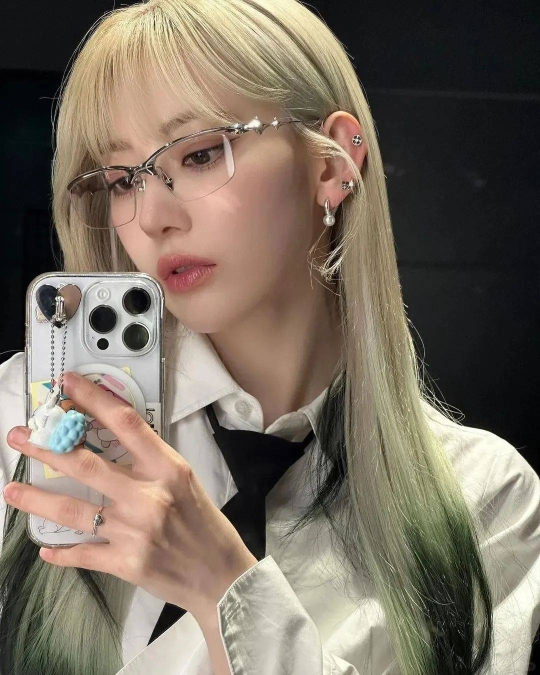 女团人手一副的nerd风眼镜,原来真的那么好戴!_造型_miumiu_款式