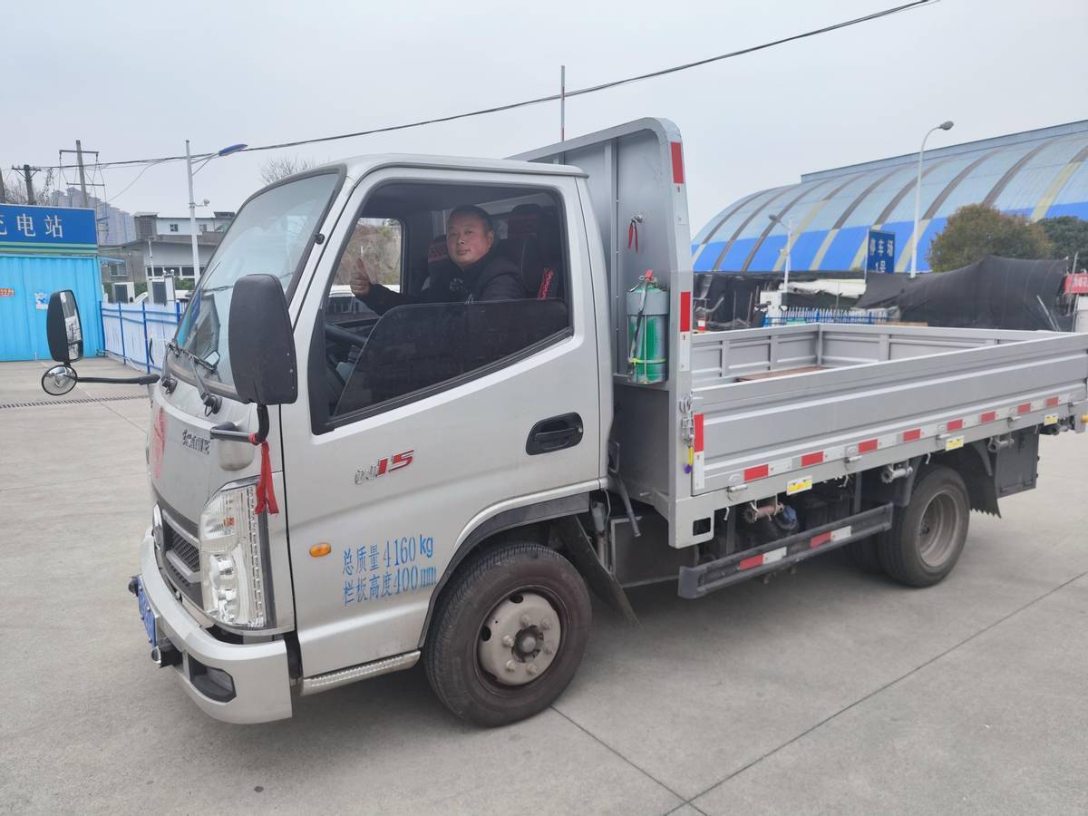 一份选择十分新鲜东风小霸王w15被水果商赞不绝口