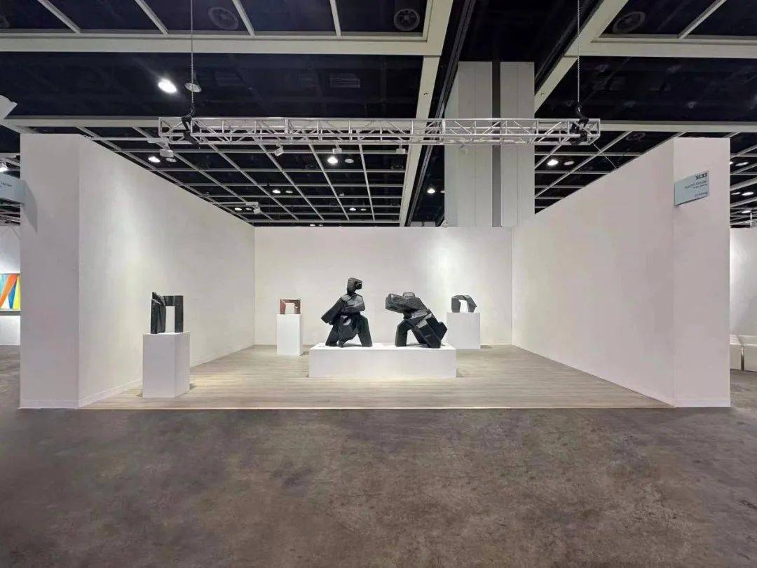 朱铭 ju ming  太极系列 taichi series 铜 bronze      左: 92x68x