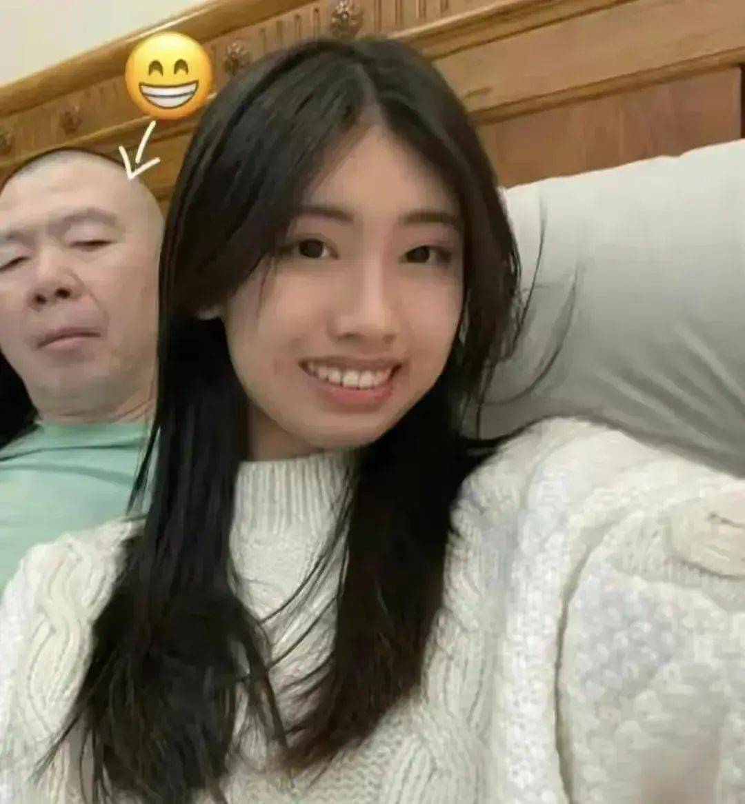 冯小刚养女徐朵18岁生日冯小刚发文为女儿庆生望女儿简单阳光