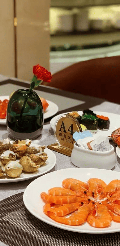 玥湖西餐厅为360°全景星空餐厅!