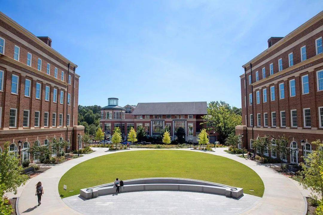 但从未考过的可以不提交;斯坦福大学,布朗大学则持鼓励提交态度