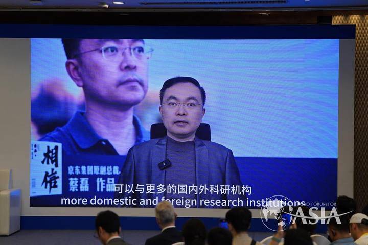 渐冻症斗士蔡磊亮相博鳌亚洲论坛一句话意味深长