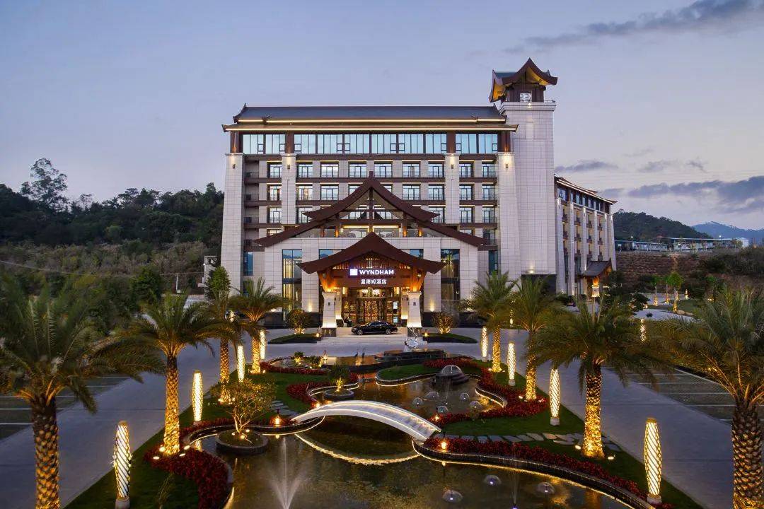 4月9日铁发06599茂名双国际五星温德姆酒店纯玩三天豪住浪漫海岸