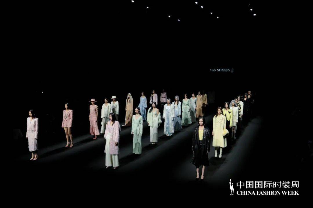 秀场vansunsun上善亮相中国国际时装周中东元素彰显神秘贵族风情