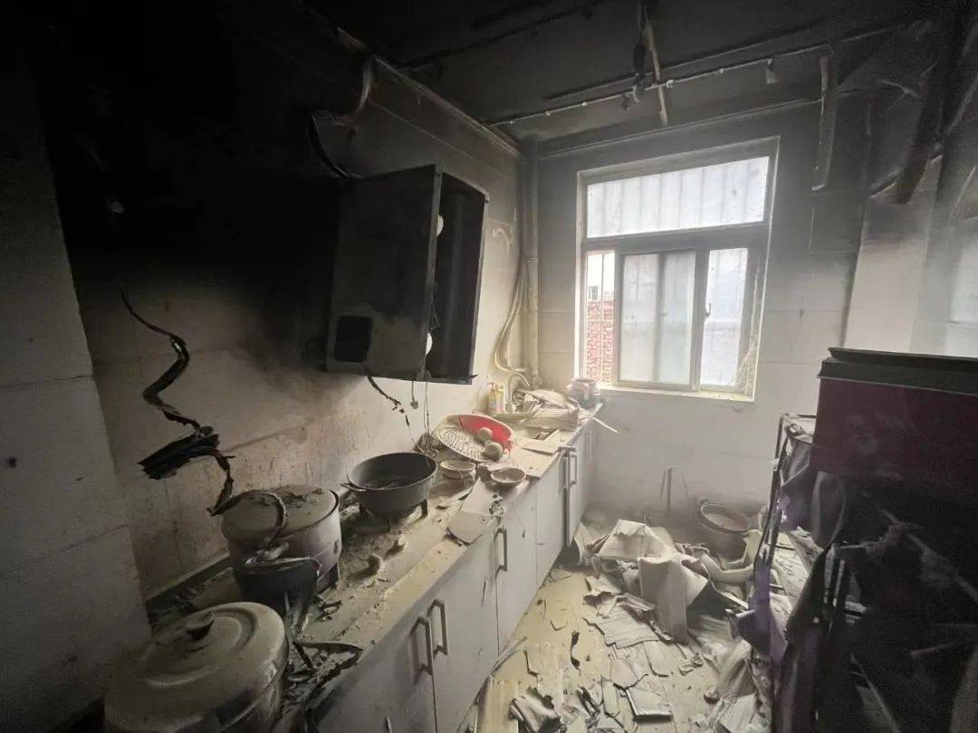 商丘一居民家中起火,切记厨房用火不离人!