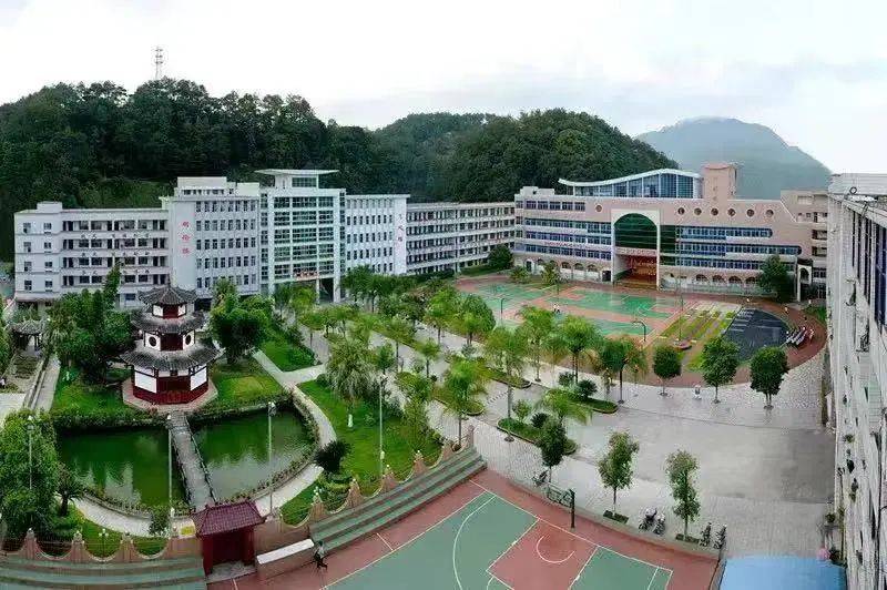 大田一中举行奖学金学科竞赛奖励颁奖表彰大会