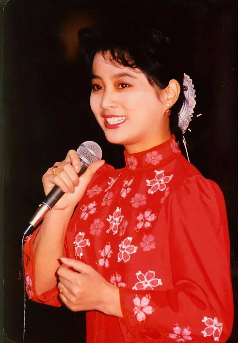 玉兔精":34岁嫁富豪老外,婚后分居15年,如今3个儿子成骄傲_李玲玉
