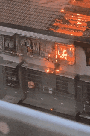 7层居民楼失火过火面积约300平