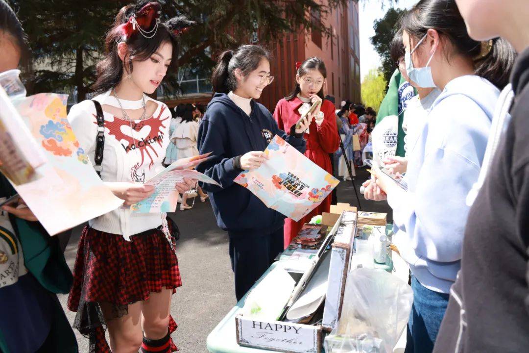 创新点亮狂欢——七宝中学第十七届暨浦江分校第一届狂欢节顺利举行