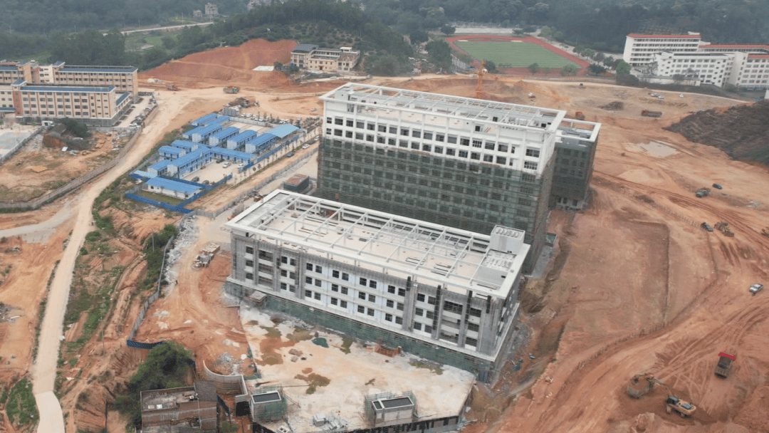 浦北县人民医院城东分院铆足干劲抢工期赶进度确保项目建设有序推进