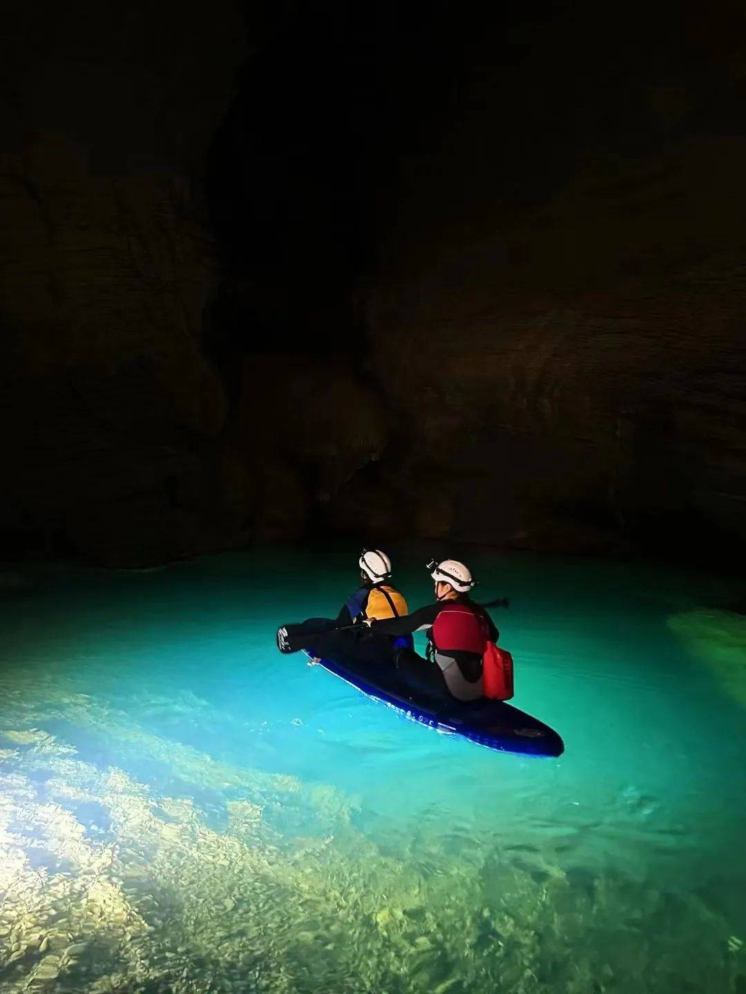 探秘湘西地下世界寻找蓝眼泪