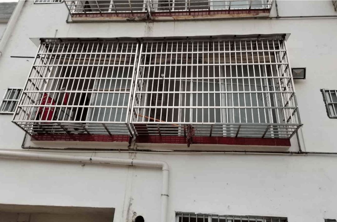 防盗窗≠安全!家中还有这样的"夺命网"吗?赶紧自查