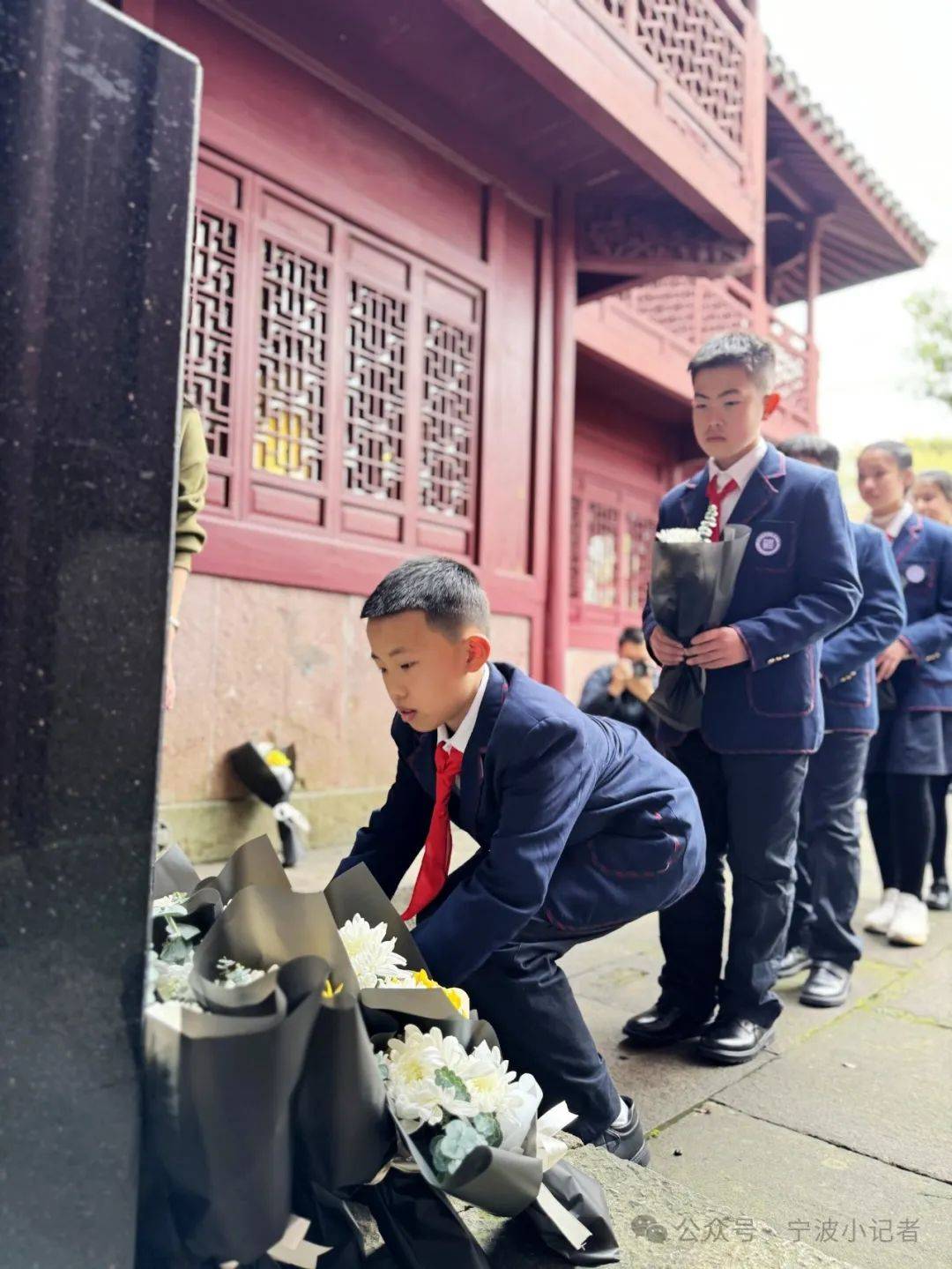 鲲池荫山枫红三月
