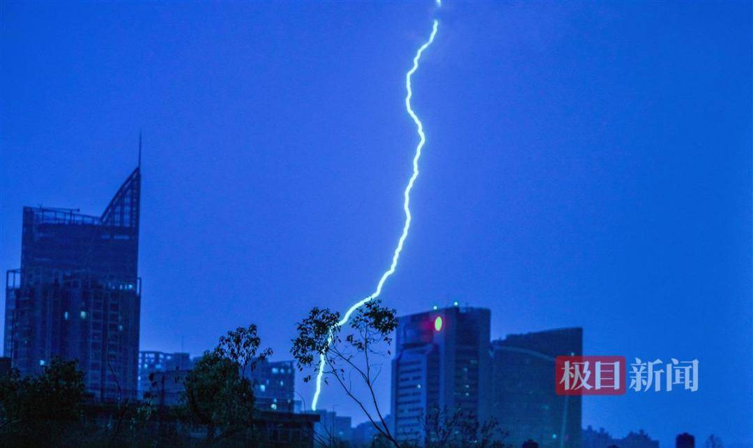 武汉暴雨最新消息图片