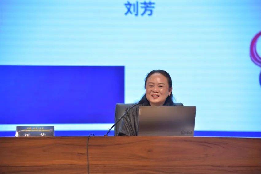 刘老师首先为我们分析了课标中关于"代数推理"的相关要求,并进行深入