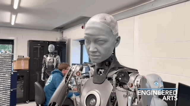 哥伦比亚大学华人开发「人脸机器人」，照镜子自主模仿人类表情超逼真
