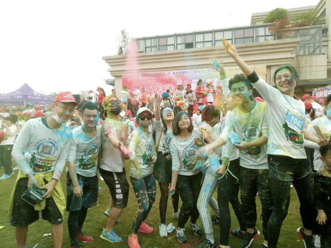 96彩虹跑是一种全球流行的户外活动,它不仅仅是一场比赛,而是一次