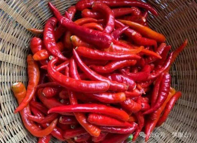 高血压的"发物"是辣椒吗?医生劝诫:控血压,"3素"劝你少碰_身体_血液_