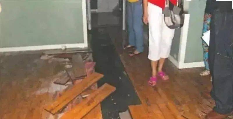 各位业主请文明使用下水管道