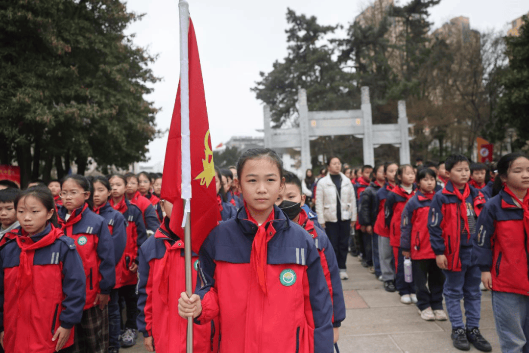 清明节丨东桥小学巴黎城校区举行忆清明缅英烈思奋进主题教育活动