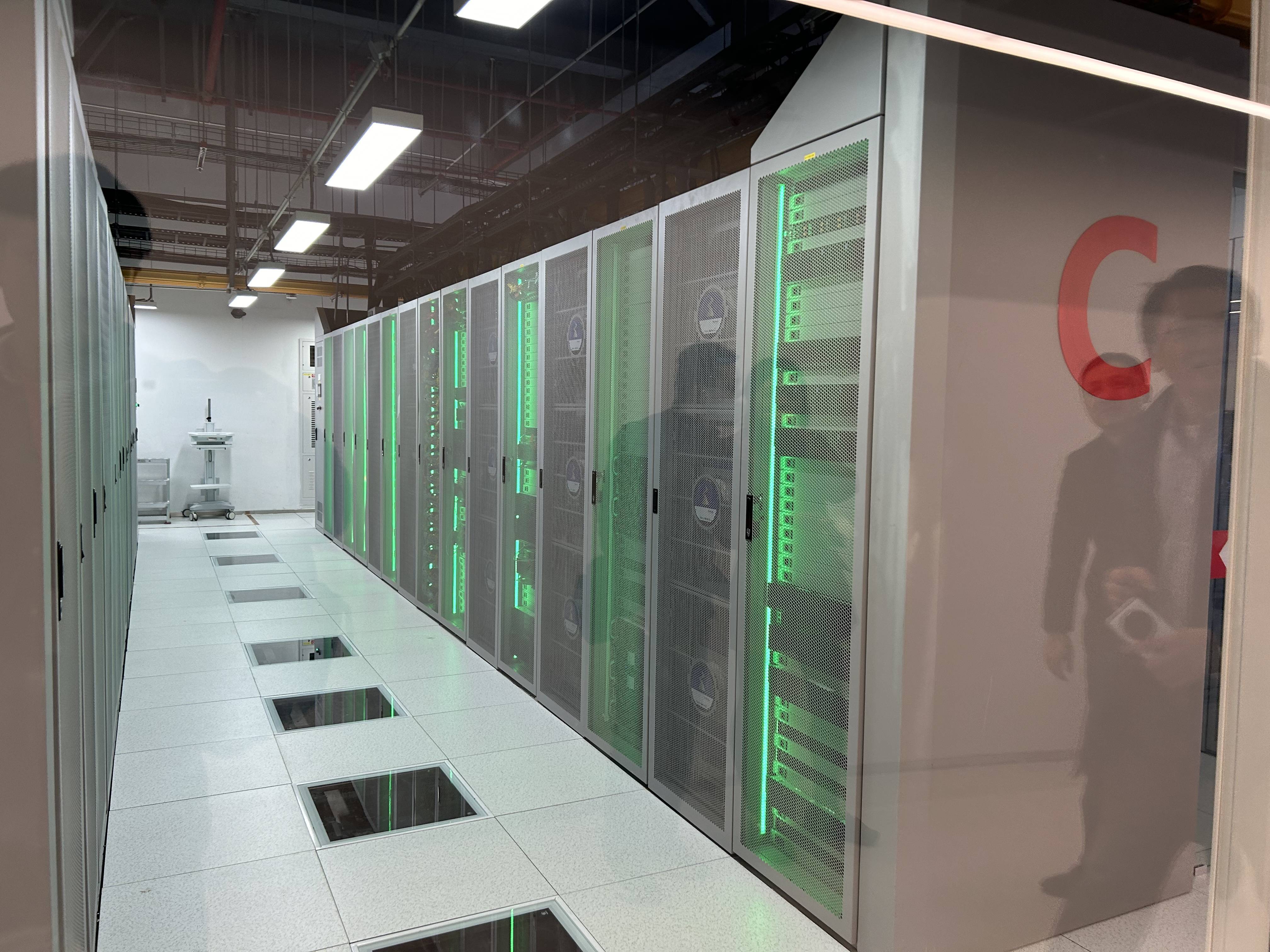 商汤国产化算力机房一角.