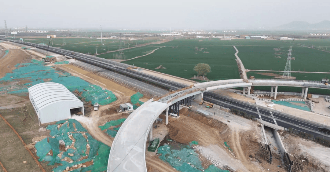 最新进展一座广场两条道路